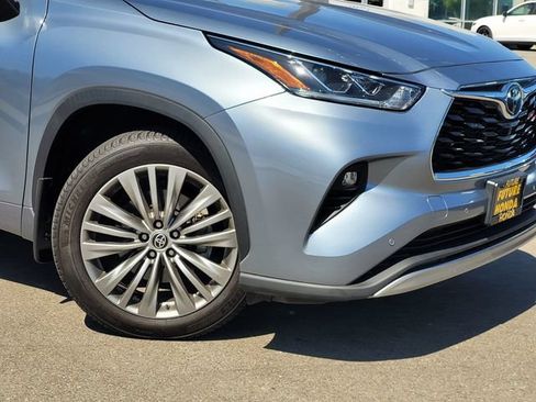 Used 2021 Toyota Highlander Platinum AWD/4WD image 9