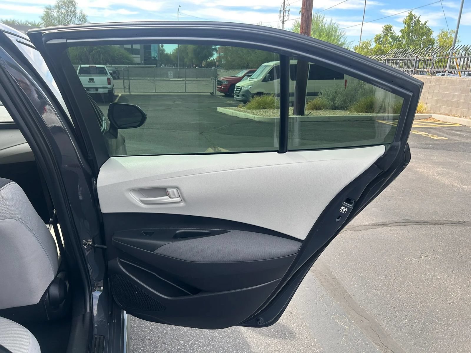 Used 2023 Toyota Corolla LE w/ Carpet Mat Package (TMS) FWD image 18
