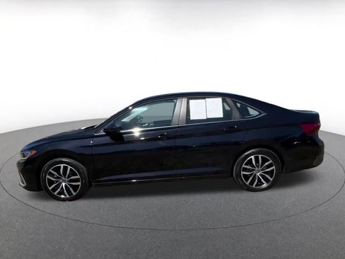 Used 2025 Volkswagen Jetta SE image 9