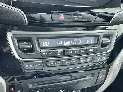 Used 2019 Honda Pilot Touring image 29