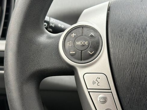 Used 2014 Toyota Prius V Five image 26