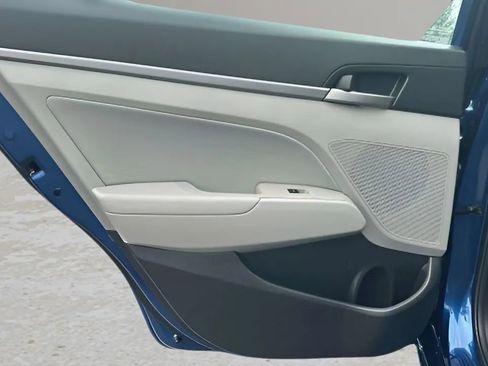 Used 2017 Hyundai Elantra SE image 17