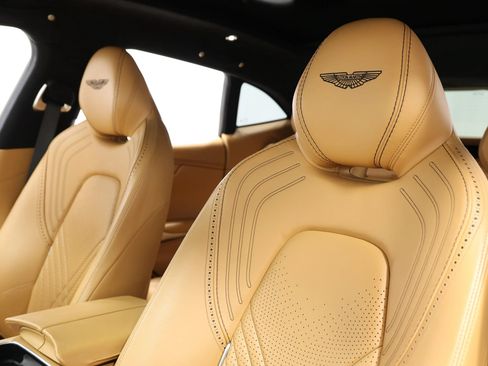 Used 2021 Aston Martin DBX AWD/4WD image 18