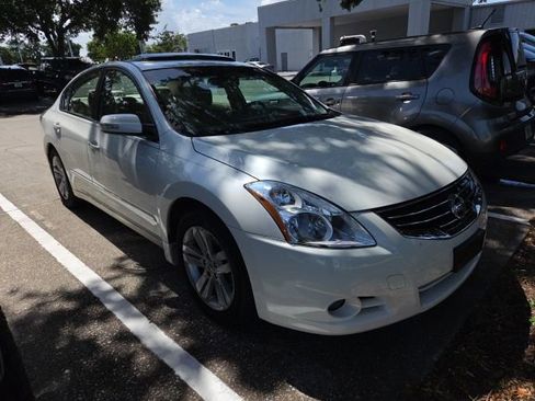 Used 2012 Nissan Altima 3.5 SR w/ Sport Pkg FWD image 1