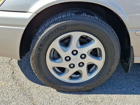 Used 1998 Toyota Camry LE image 9