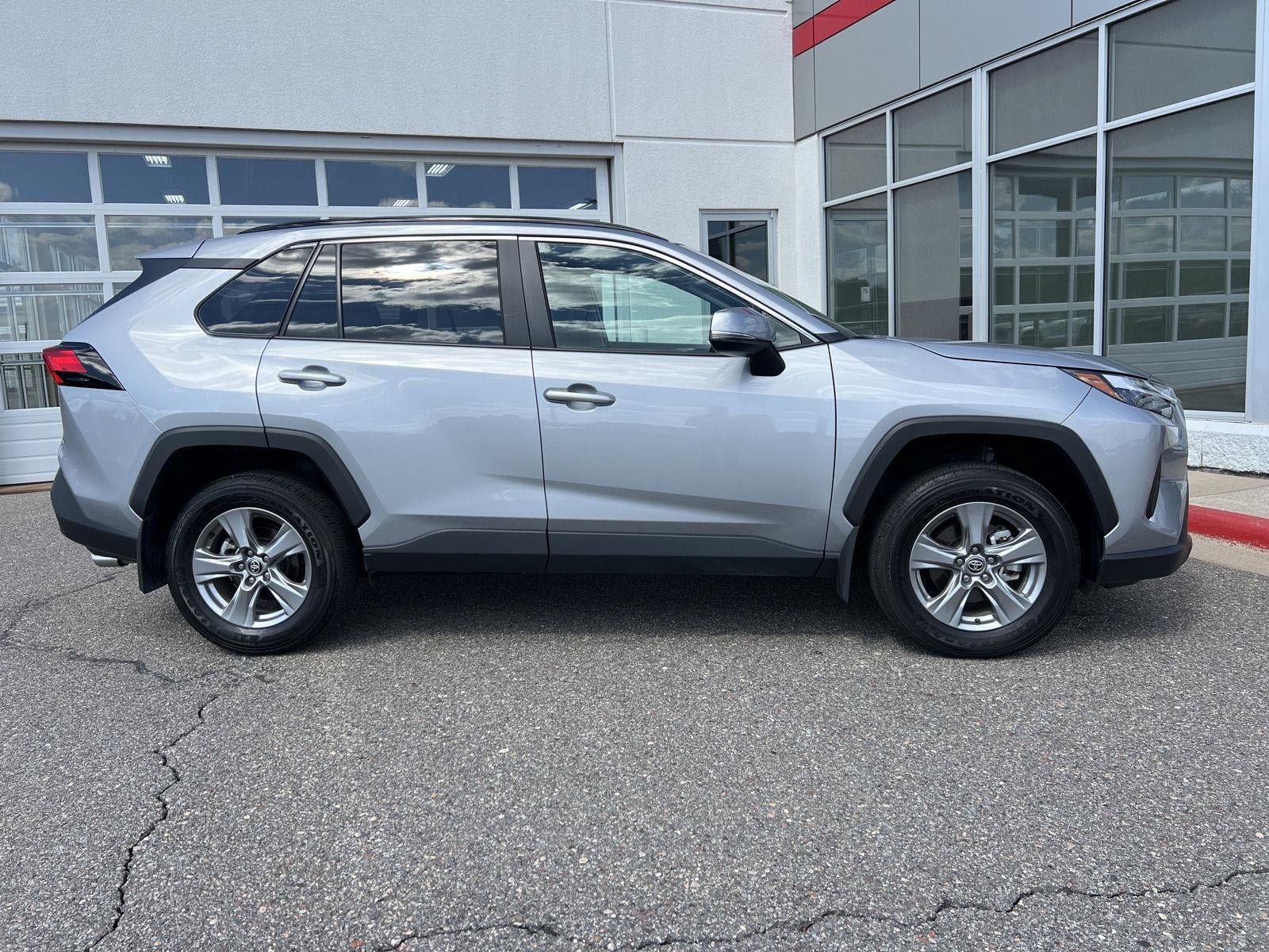 Used 2025 Toyota RAV4 XLE w/ Convenience Package AWD/4WD image 27
