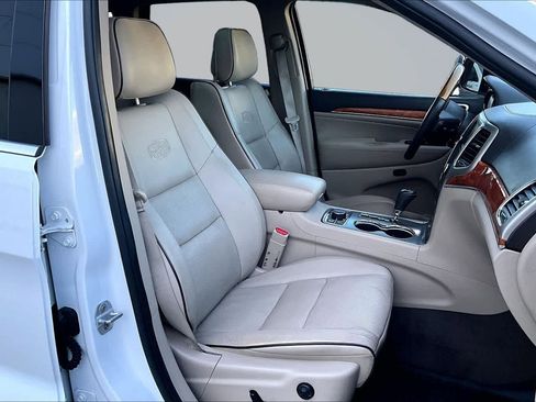 Used 2013 Jeep Grand Cherokee Overland w/ Advance Technology Group AWD/4WD image 14