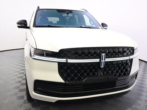 New 2025 Lincoln Navigator L Reserve w/ Jet Appearance Package image 9