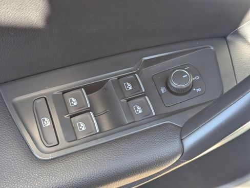 Used 2021 Volkswagen Tiguan SE w/ Panoramic Sunroof Package image 22