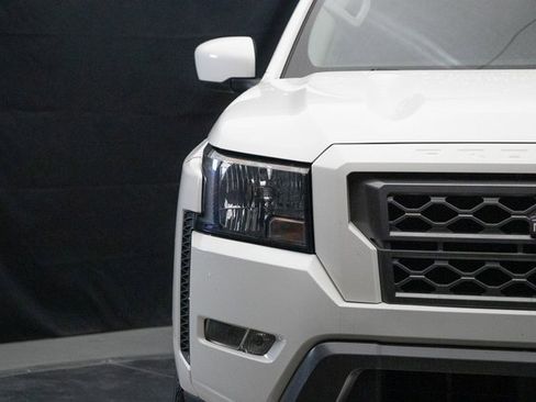 Used 2022 Nissan Frontier SV image 5