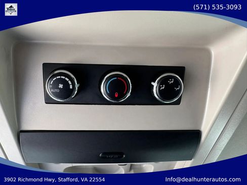 Used 2016 Chrysler Town & Country Touring FWD image 16