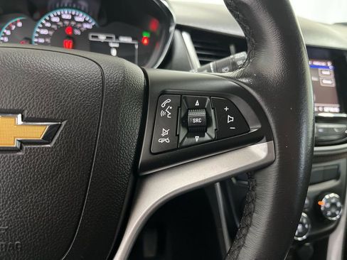 Used 2022 Chevrolet Trax LT w/ Driver Confidence Package image 8