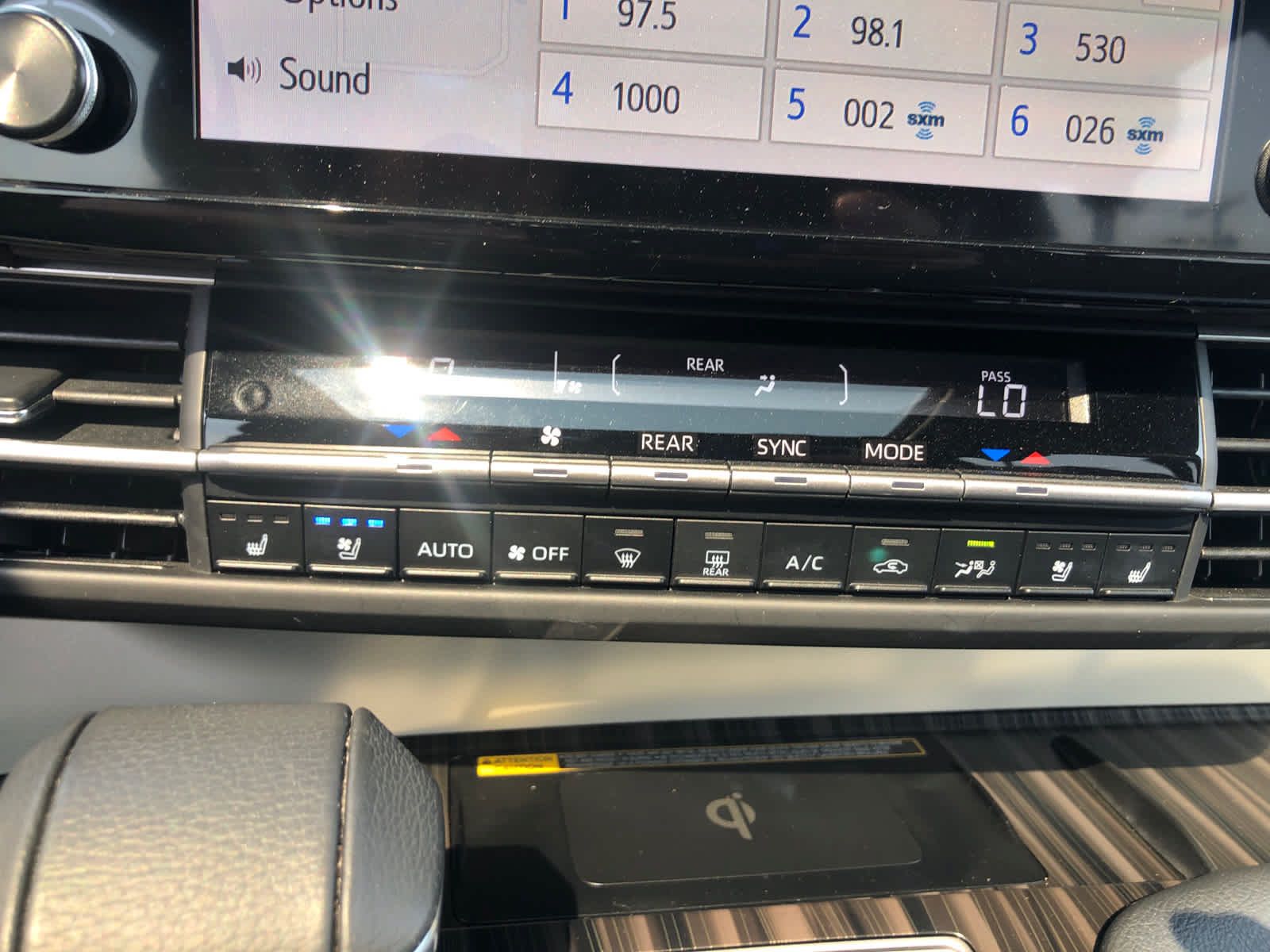 Used 2024 Toyota Sienna Platinum FWD image 14