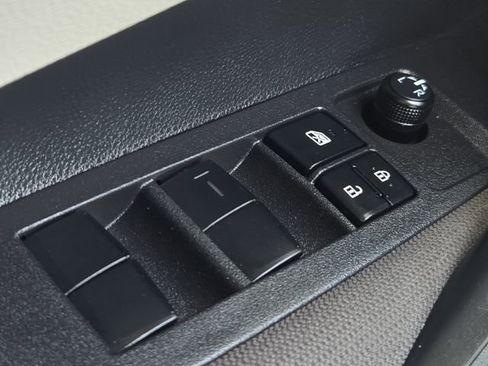 Used 2025 Toyota Corolla LE FWD image 27