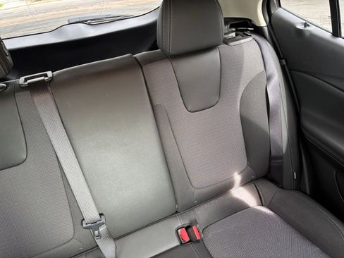 Used 2025 Buick Encore GX Preferred FWD image 32