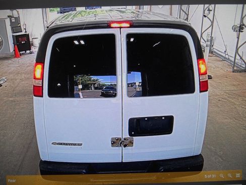 Used 2013 Chevrolet Express 2500 RWD image 5