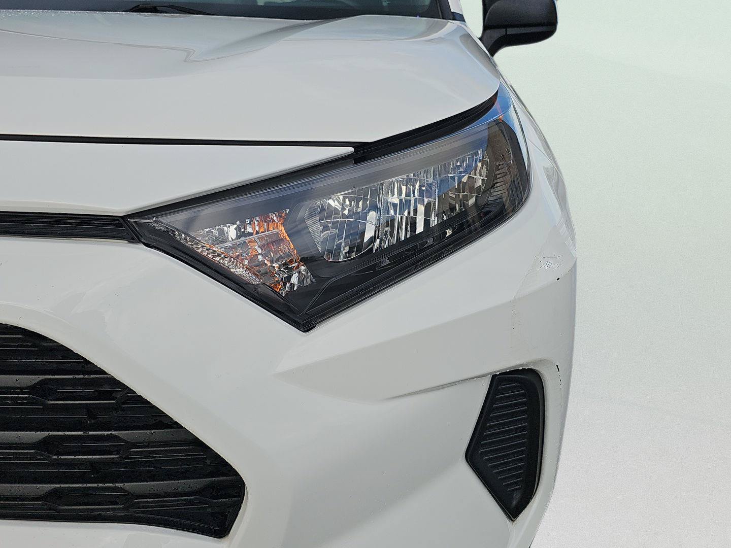 Used 2019 Toyota RAV4 LE FWD image 10