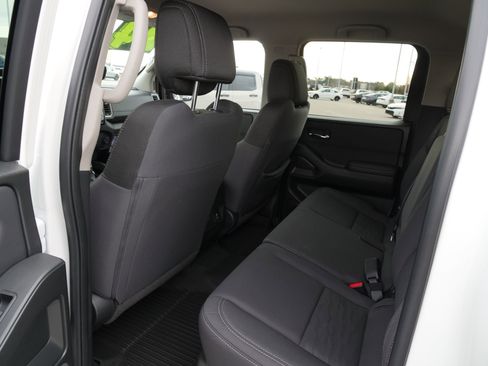 Used 2024 Nissan Frontier SV w/ SV Convenience Package image 15