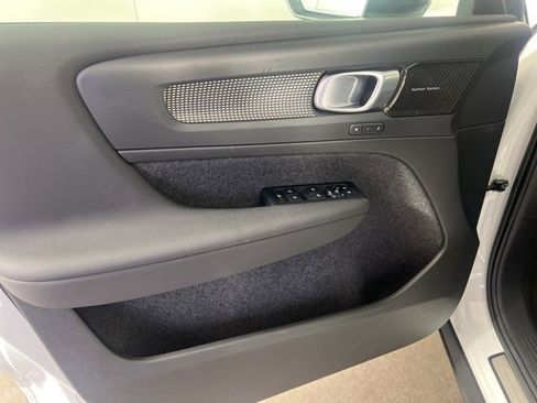 Used 2022 Volvo XC40 T5 R-Design w/ Advanced Package image 19