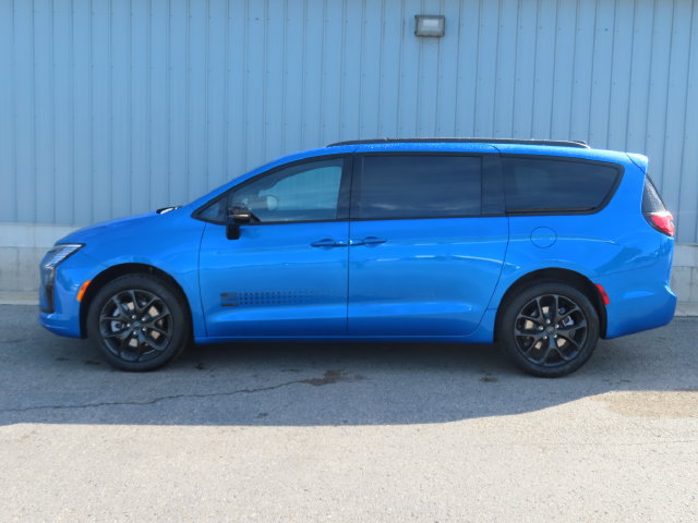 New 2027 Chrysler Pacifica Select AWD/4WD image 7