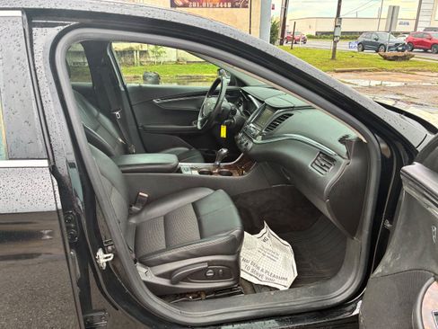 Used 2015 Chevrolet Impala LT FWD image 11