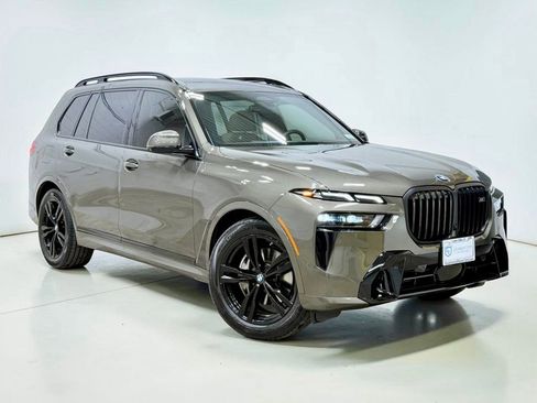 Used 2025 BMW X7 xDrive40i w/ M Sport Package AWD/4WD image 4