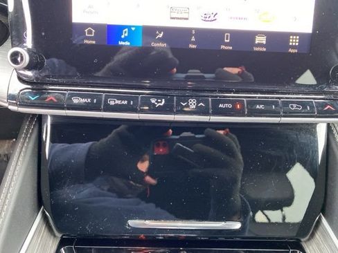 Used 2023 Jeep Wagoneer Series II w/ Premium Group I image 26