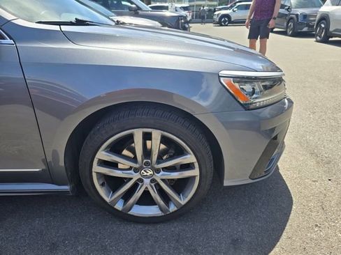 Used 2016 Volkswagen Passat 1.8T R-Line w/ R-Line Lighting Package FWD image 3
