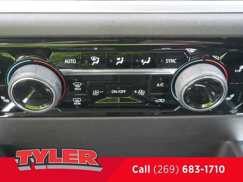 Used 2022 Chevrolet Silverado 1500 RST w/ Z71 Off-Road Package AWD/4WD image 31