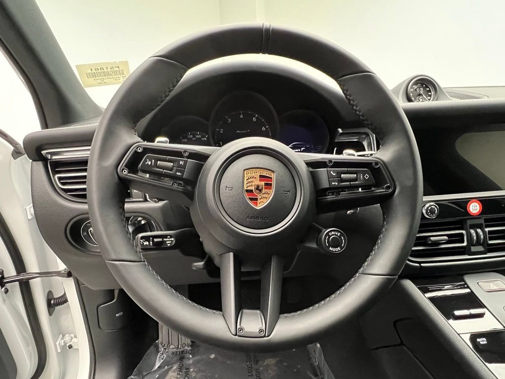 Used 2026 Porsche Macan AWD/4WD image 7