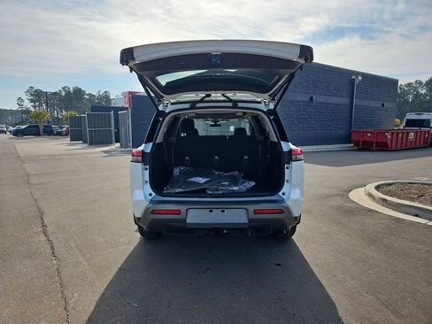 New 2026 Nissan Pathfinder Platinum FWD image 17