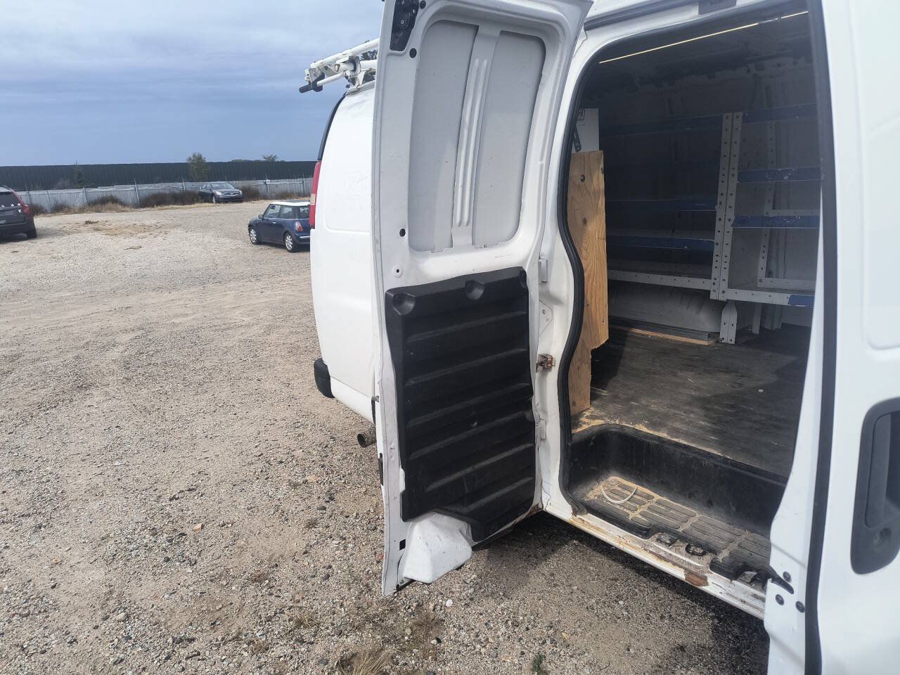 Used 2014 Chevrolet Express 2500 RWD image 27