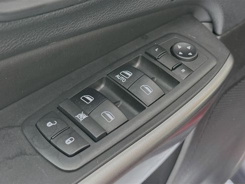 Used 2019 Jeep Cherokee Latitude w/ Cold Weather Group image 17