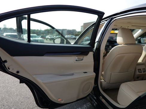 Used 2014 Lexus ES 350 w/ Luxury Package image 29