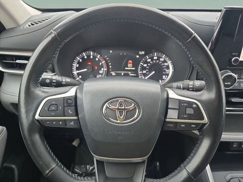 Used 2023 Toyota Highlander L image 25