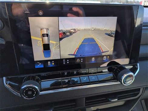 Used 2023 Chevrolet Colorado Trail Boss w/ Technology Package image 23