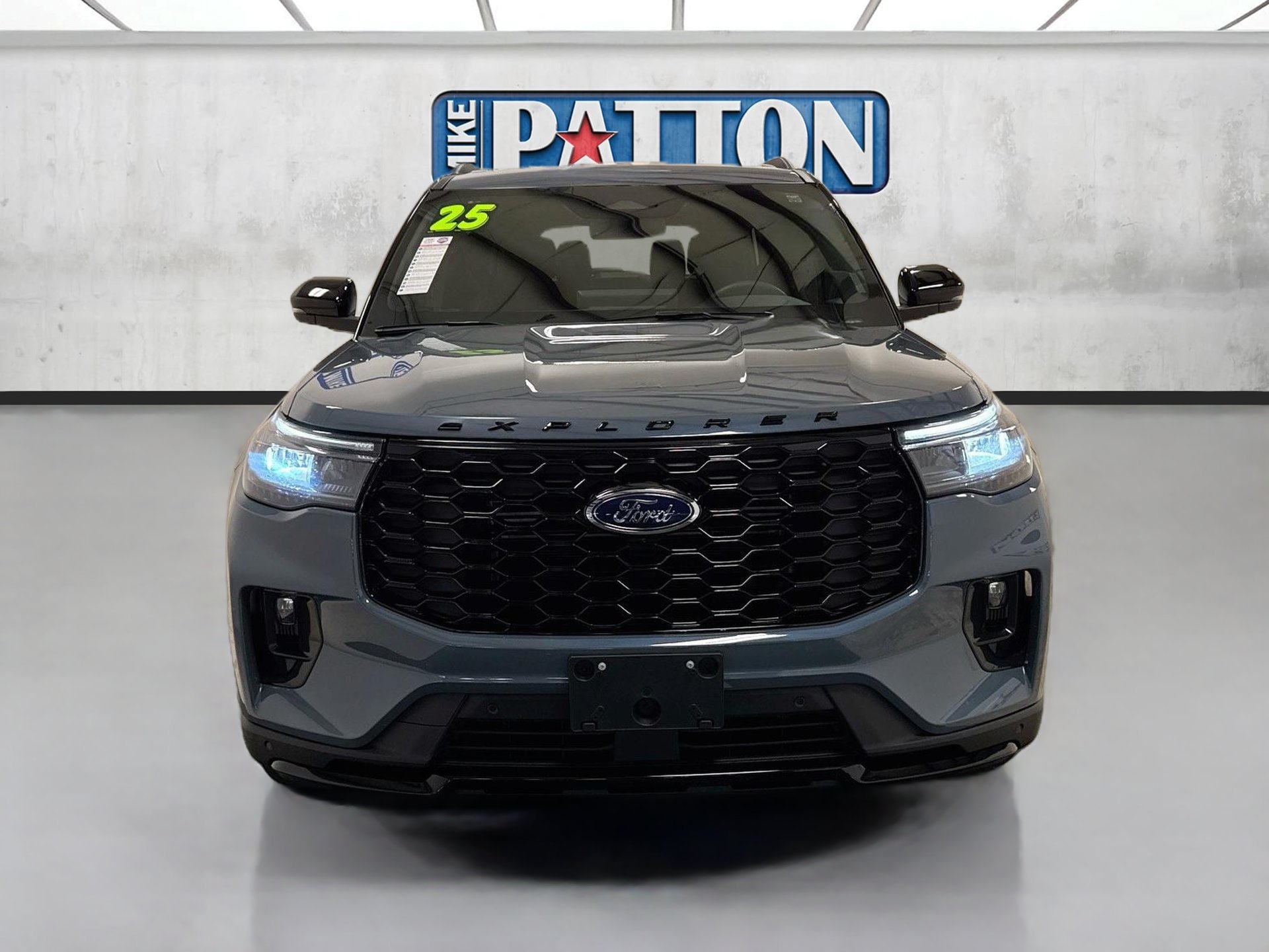 Used 2025 Ford Explorer ST-Line w/ Premium Package RWD image 2