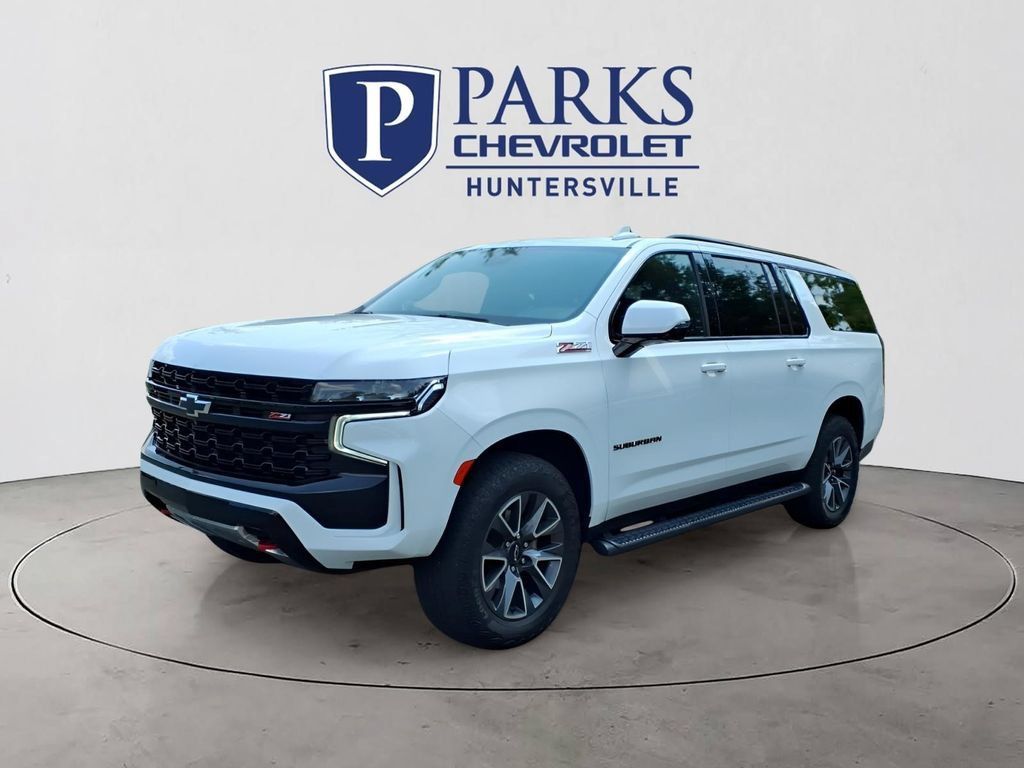 Certified 2023 Chevrolet Suburban Z71 w/ Luxury Package AWD/4WD image 28