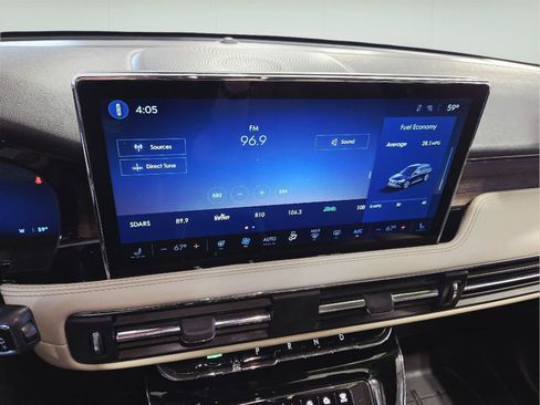 Used 2025 Lincoln Corsair Reserve AWD/4WD image 19