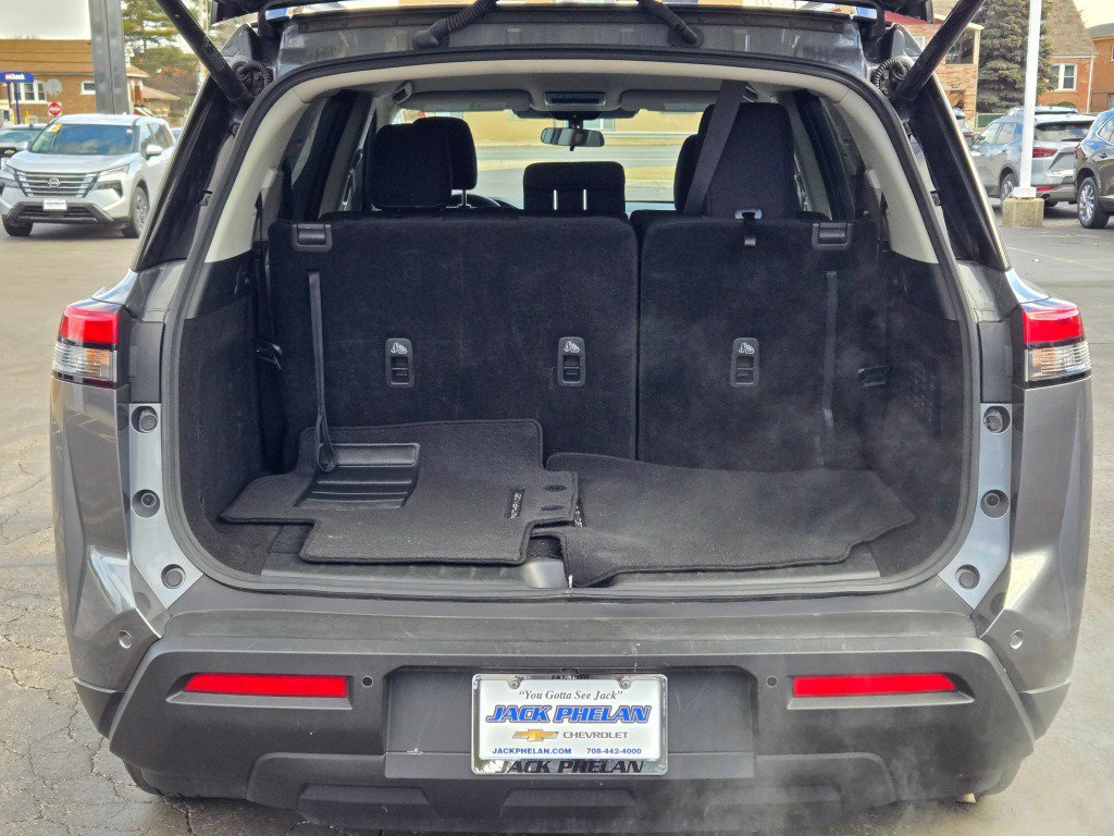 Used 2025 Nissan Pathfinder SV AWD/4WD image 15