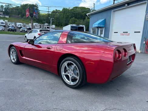 Used 2004 Chevrolet Corvette Coupe w/ Preferred Equipment Group RWD image 3