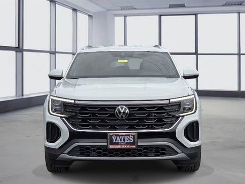 Used 2025 Volkswagen Atlas Cross Sport SE AWD/4WD image 2