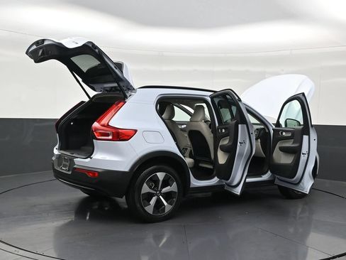 Used 2024 Volvo XC40 B5 Plus w/ Climate Package AWD/4WD image 30