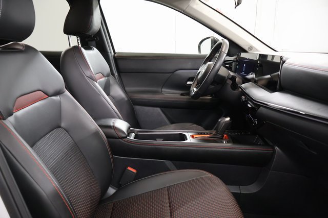 Certified 2025 Nissan Kicks SR AWD/4WD image 26