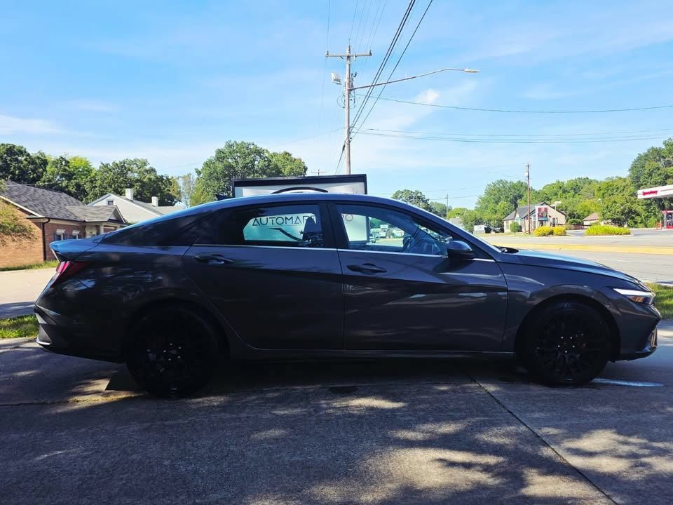 Used 2025 Hyundai Elantra Sport FWD image 6