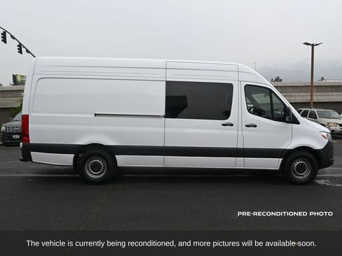 Used 2024 Mercedes-Benz Sprinter 2500 image 31