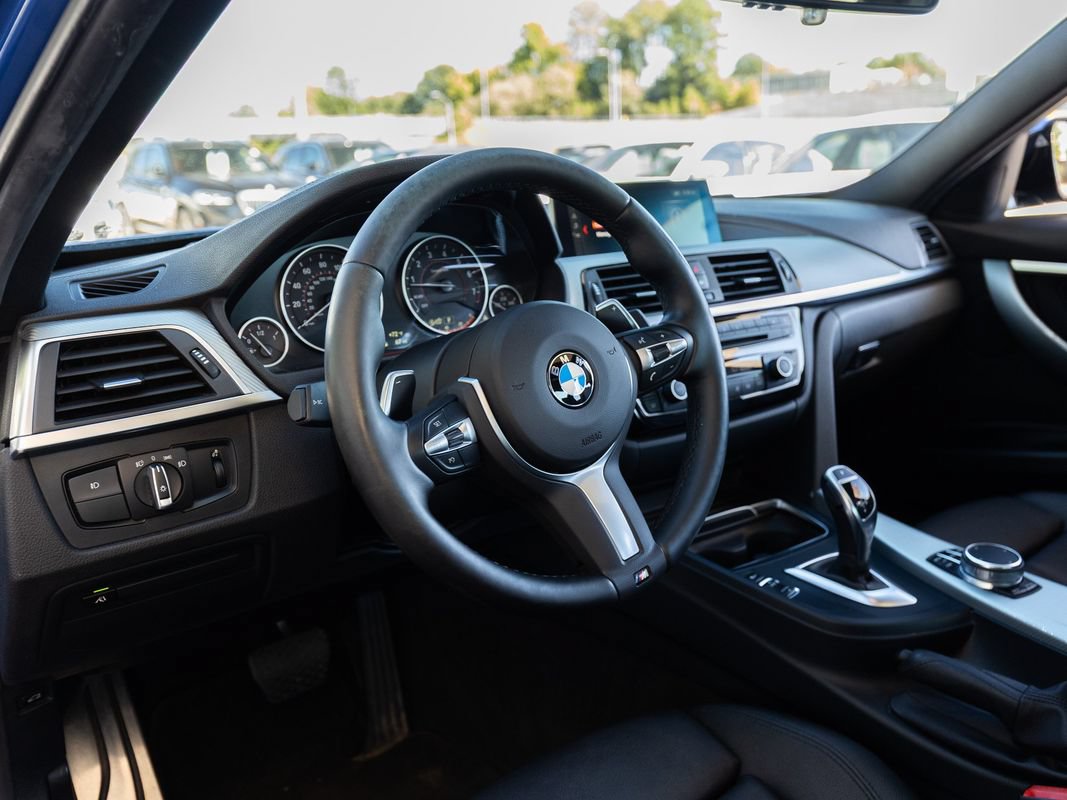 Used 2018 BMW 330i xDrive Sedan w/ M Sport Package AWD/4WD image 20