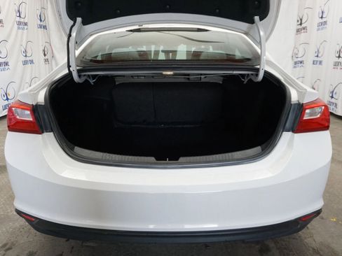 Used 2018 Chevrolet Malibu LT image 24