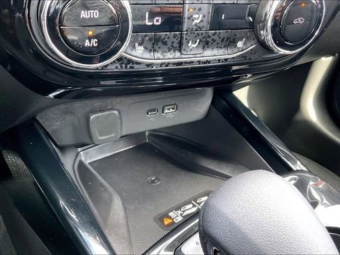 Certified 2025 Chevrolet Trax RS w/ Sunroof Package FWD image 25