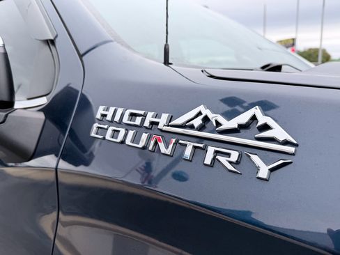 Used 2022 Chevrolet Silverado 1500 High Country w/ Technology Package image 10